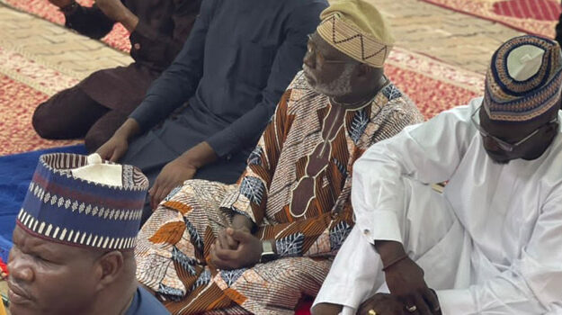 CJN Spotted Observing Prayers At Abuja Mosque (Photos+Video)