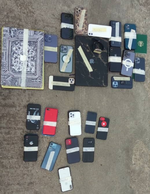 EFCC Arrests 21 Alleged 'Yahoo Boys' In Abuja, Recovers Benz, Over 25 High-end Mobile Phones, Laptops 4