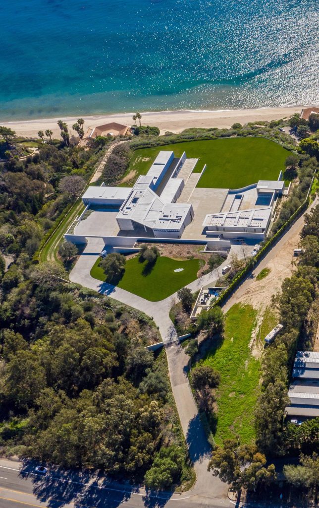 Details emerge as Jay-Z and Beyoncé paid cash for their stunning new $200 million Malibu estate 11