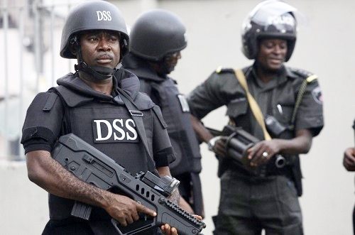 DSS Storms EFCC Lagos Office, Block Officers' Access 3