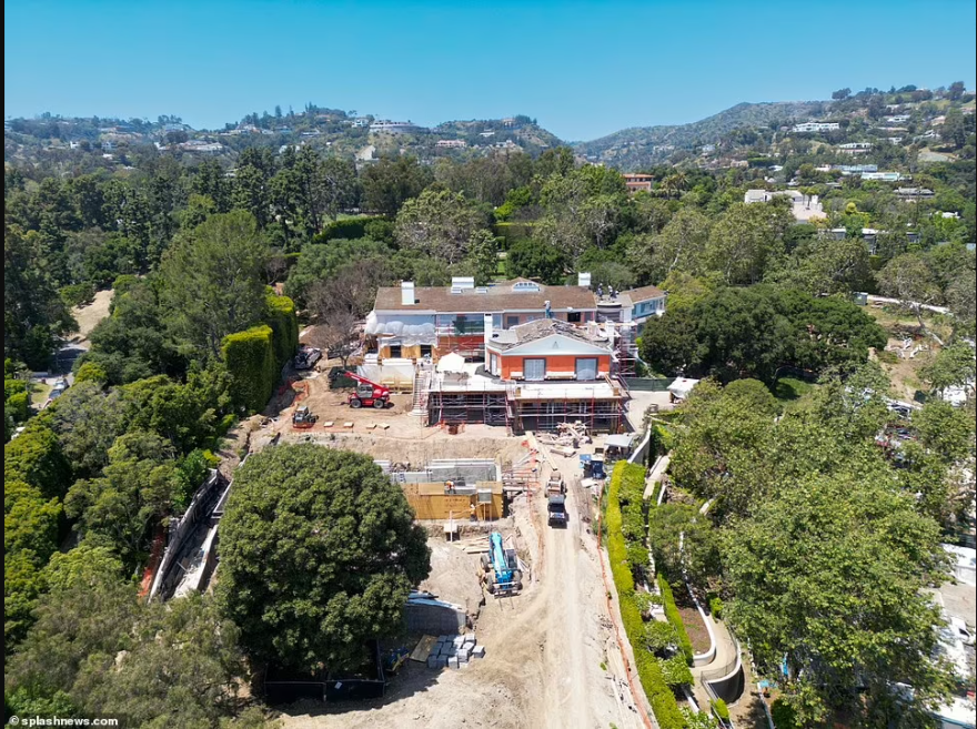 Jeff Bezos Constructs A Lavish $175m Mansion For His Future Wife, Lauren Sanchez [Photos]