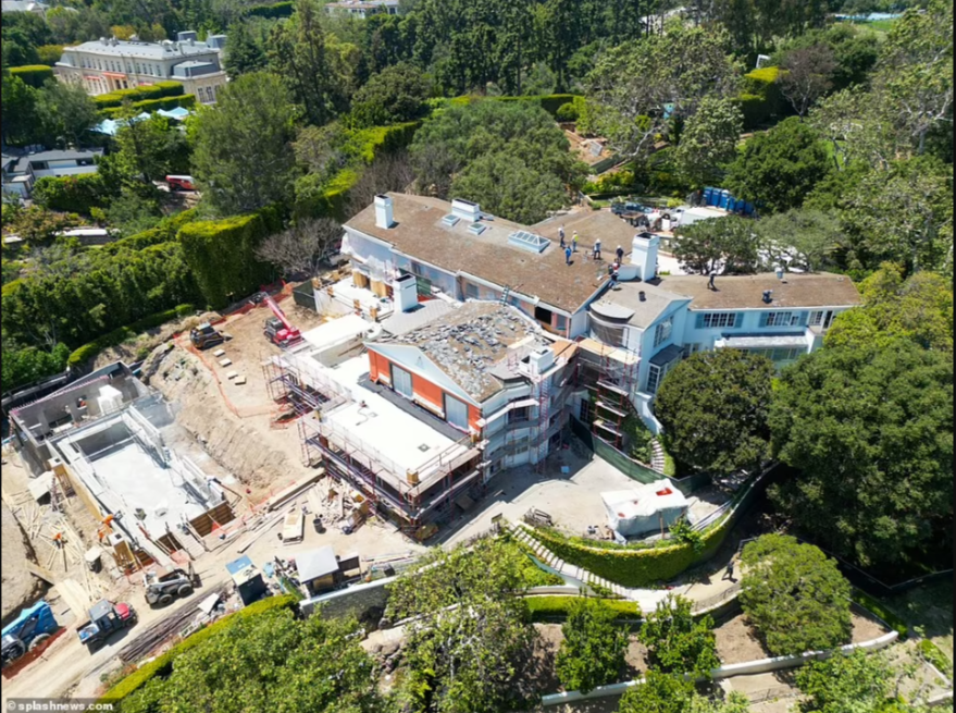 Jeff Bezos Constructs A Lavish $175m Mansion For His Future Wife, Lauren Sanchez [Photos]