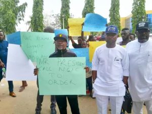 Protest Rocks APC HQ As Governorship Aspirant Rejects Primary Results