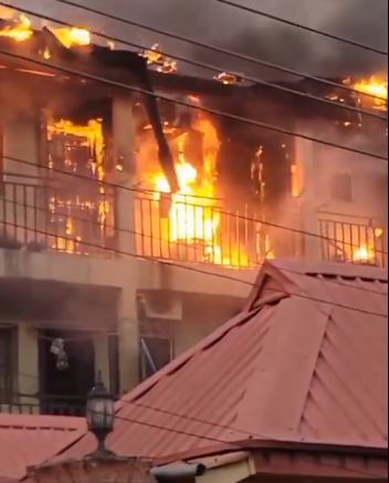Fire Guts Storey Building In Ebute Metta, Lagos (Video)