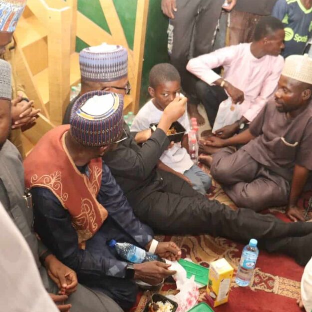 Peter Obi Seen Breaking Fast With Over 1000 Muslims (PHOTOS)